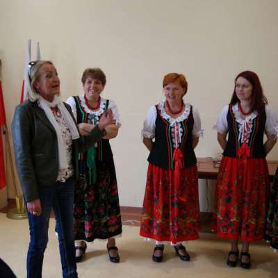 Wspólne śpiewanie z zespołem Tarnowianki