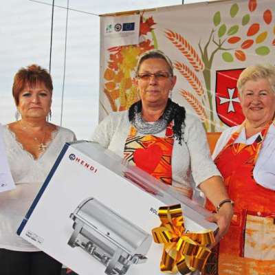 Lubniewicki Klub Seniora odbiera nagrodę za "Mięsno-grzybową fuzję smaków"